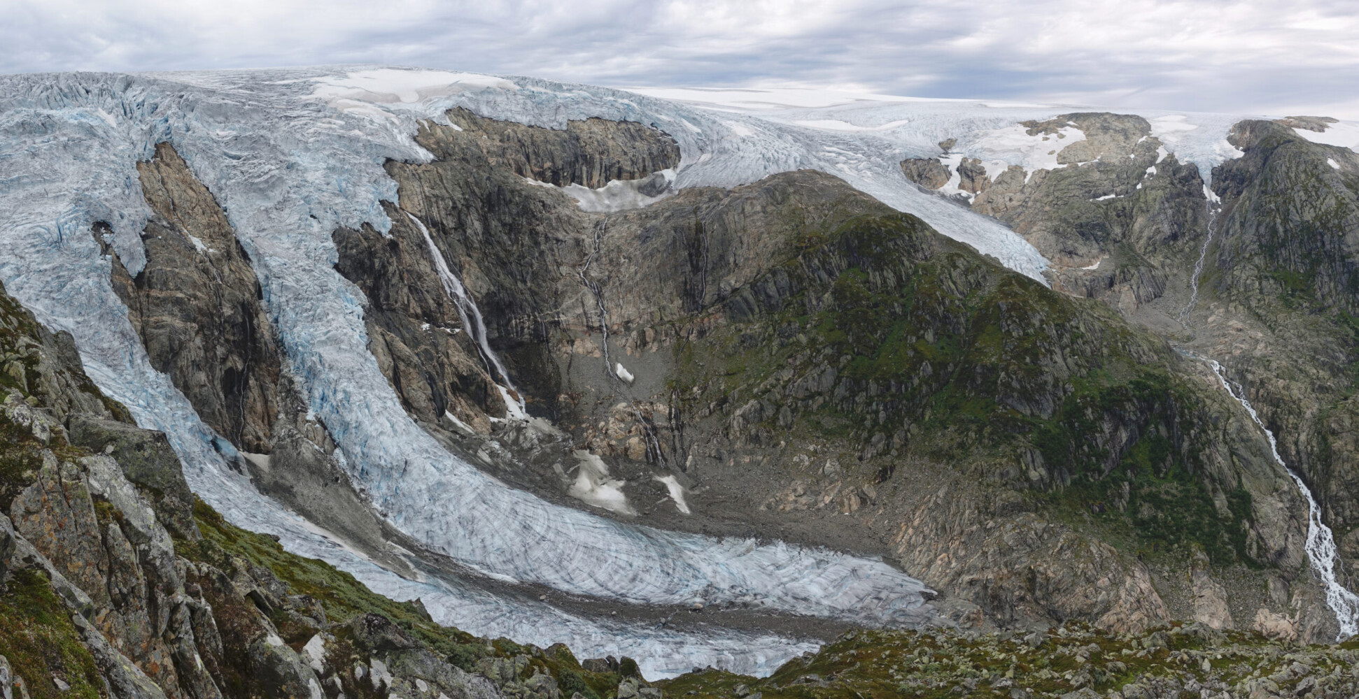 The photos really doesn’t do the glacier justice