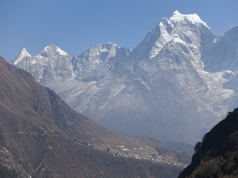 Looking back toward Thamserku (6623m) and Kantega (6782m) Thamserku and Kantega