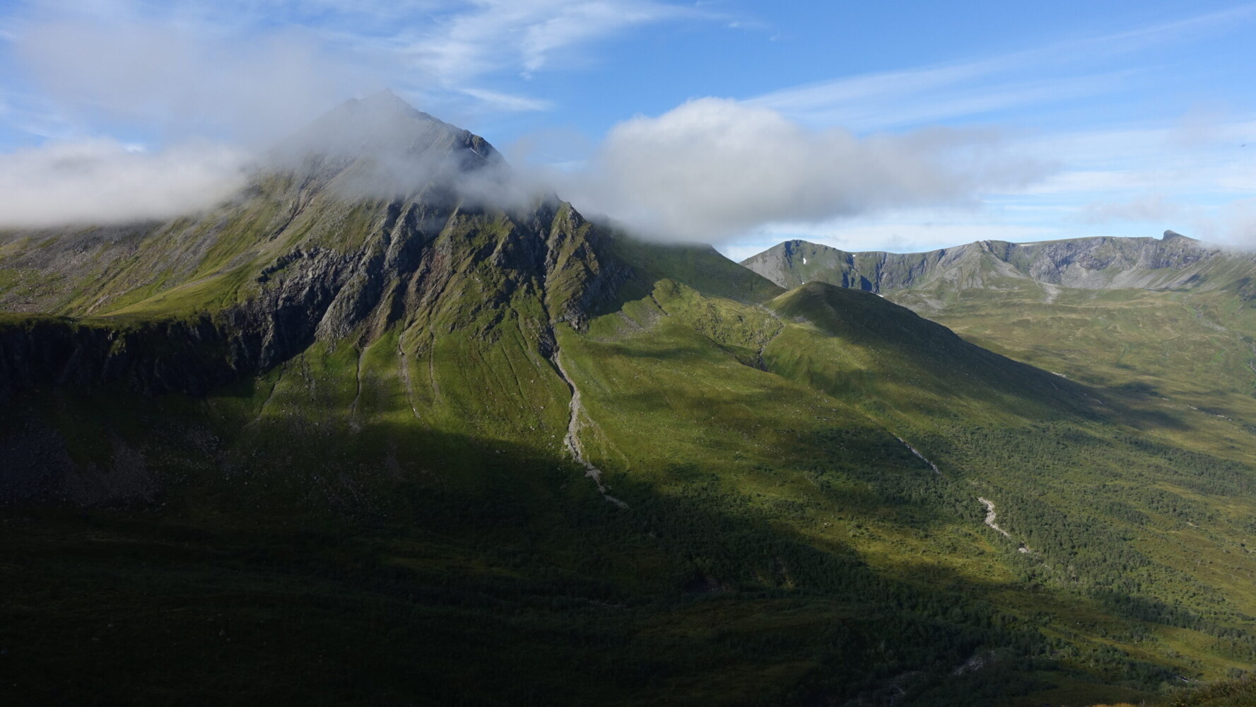The weather finally clears as I exit the fjells Middagshornet