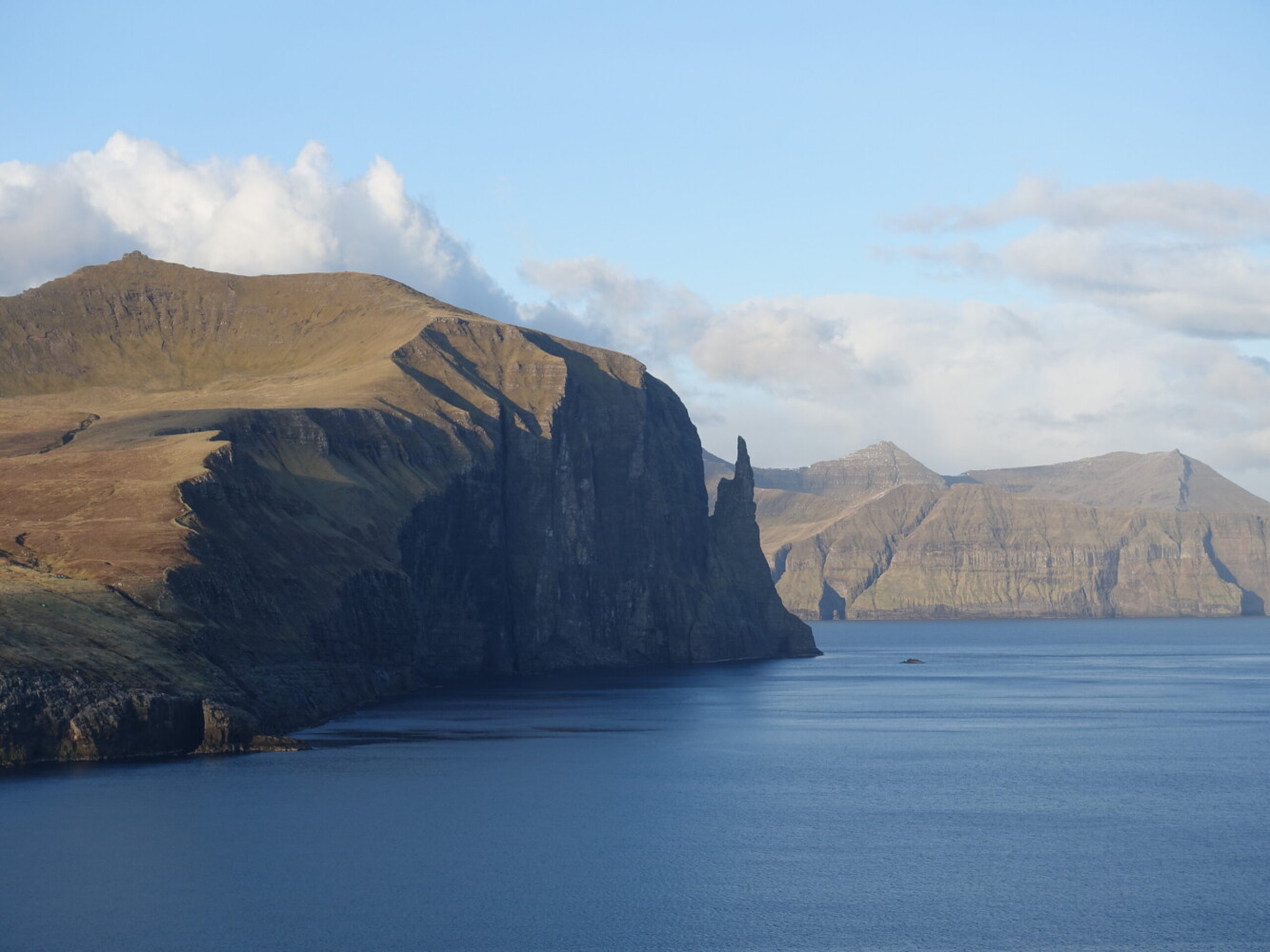 Trøllkonufingur and the first fell Trøllkonufingur