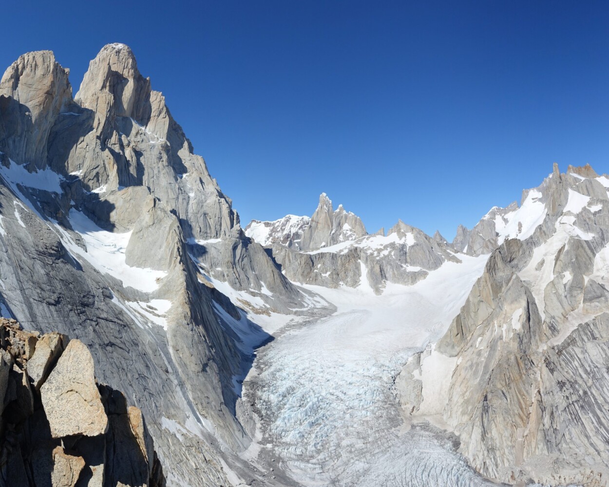 Paso del Cuadrado with the north faces of Fitz Roy and Cerro Torre Paso del Cuadrado with the north faces of Fitz Roy and Cerro Torre