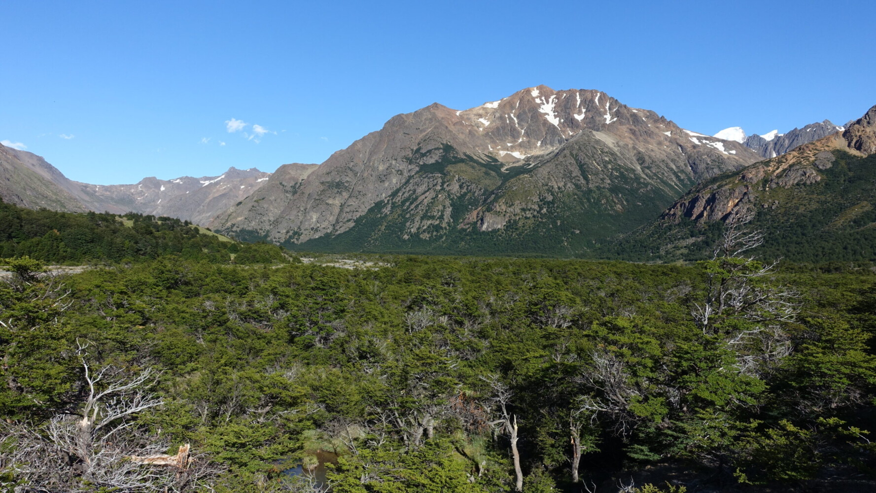 Views on the way to Toro Camp on Huemel Circuit