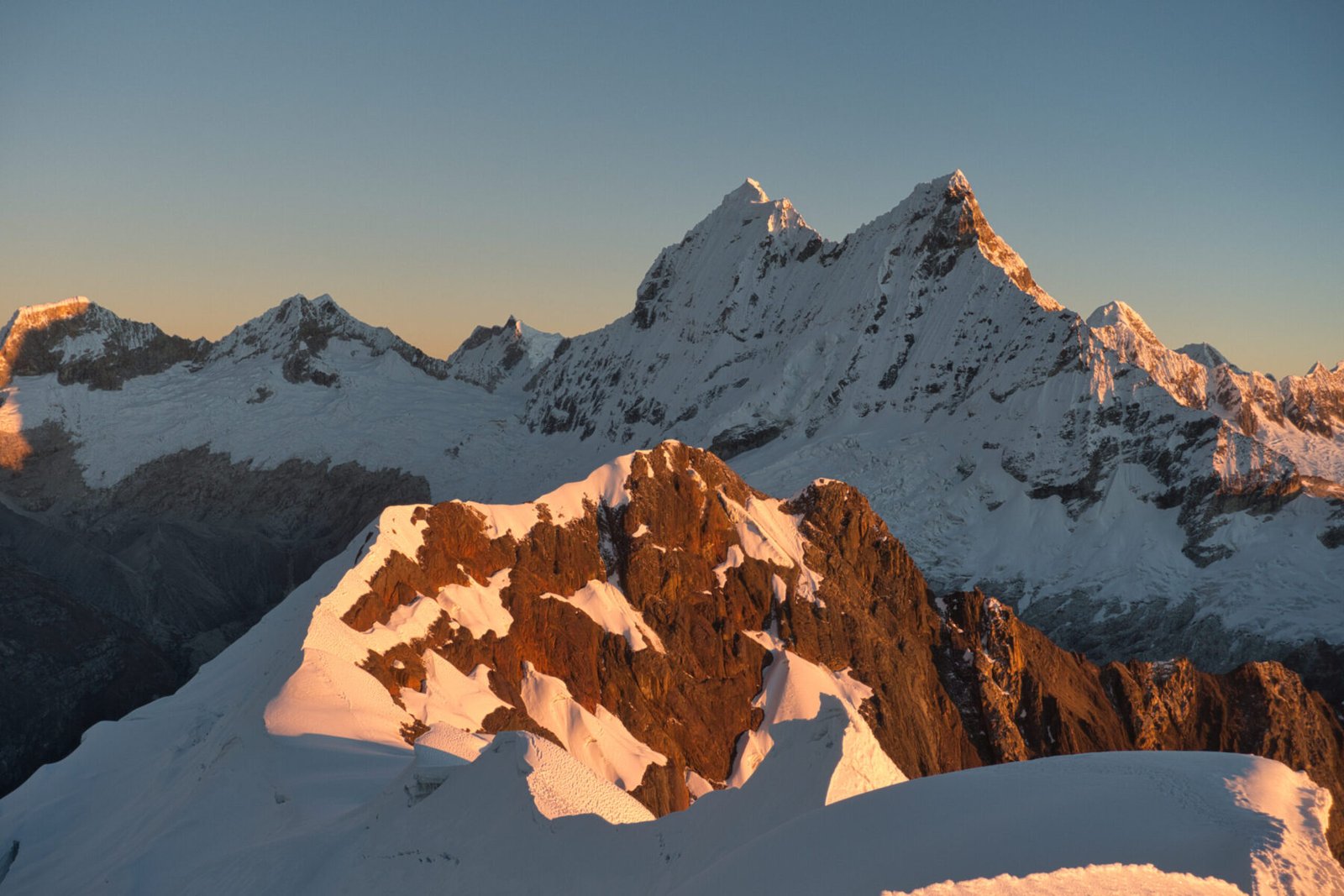 Chacraraju and Yanapaccha's summit ridge Chacraraju