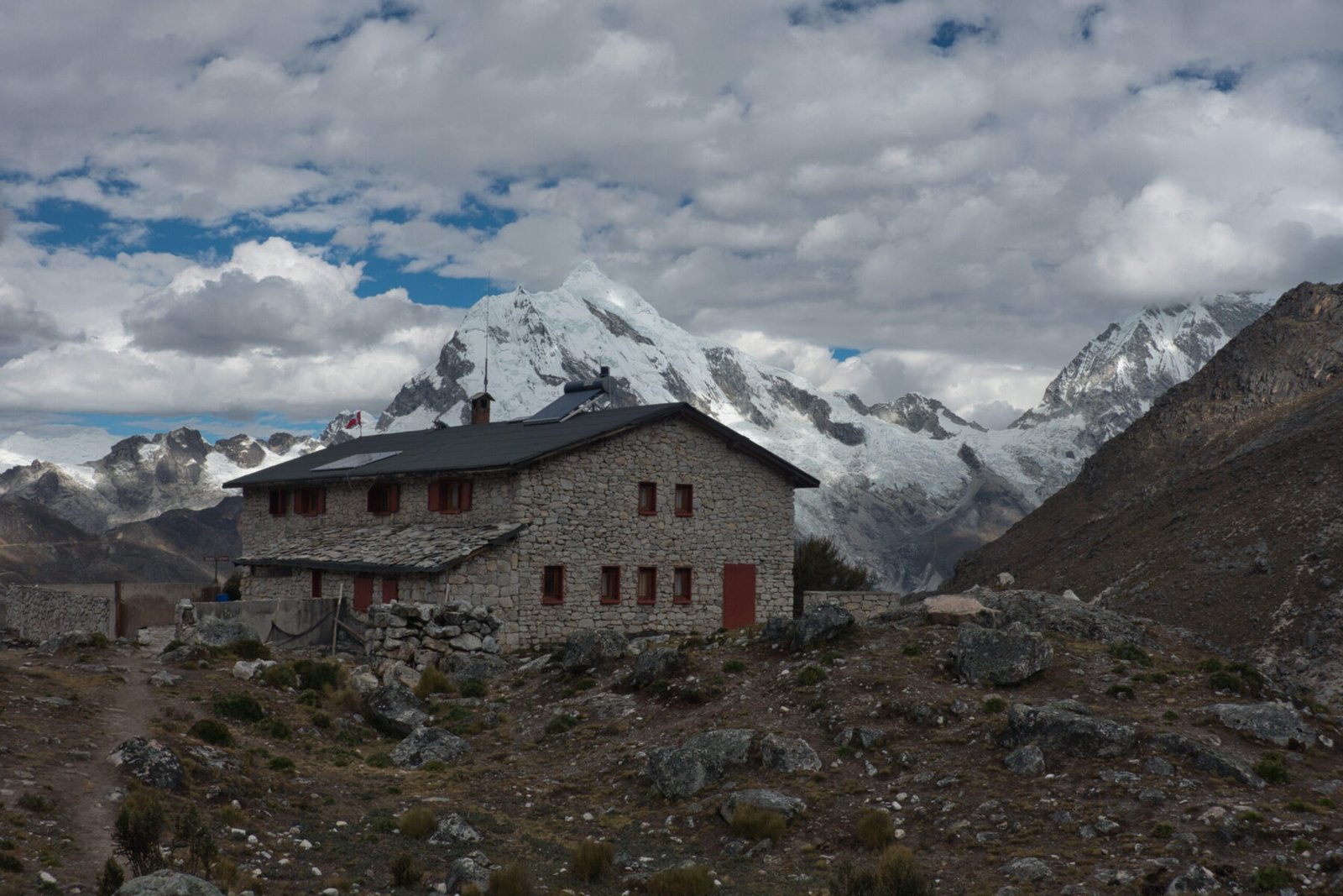 Refugio Peru: internet and beer Refugio Peru